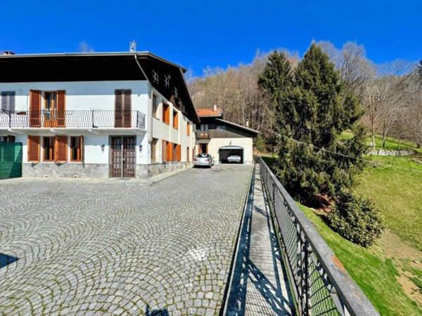 casa indipendente in vendita a Biella in zona Vandorno