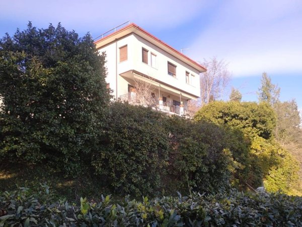 casa indipendente in vendita a Biella in zona Centro Città