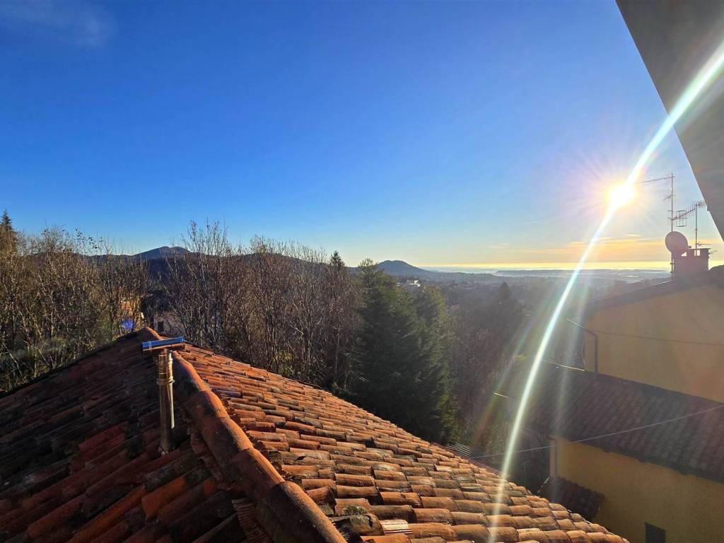casa indipendente in vendita a Biella in zona Favaro
