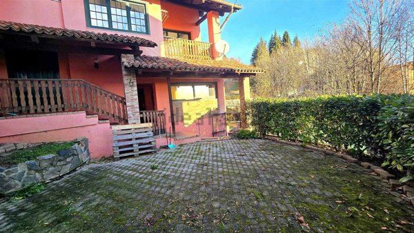 casa indipendente in vendita a Biella in zona Cossila
