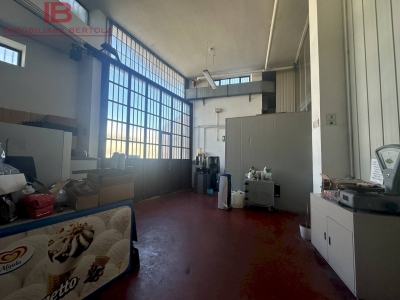 locale di sgombero in vendita a Biella