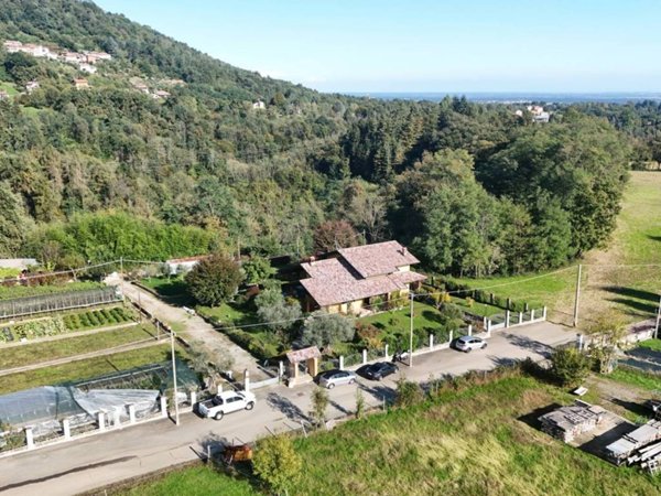 casa indipendente in vendita a Biella in zona Centro Città