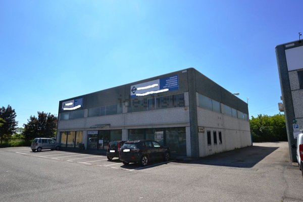 locale di sgombero in vendita a Biella