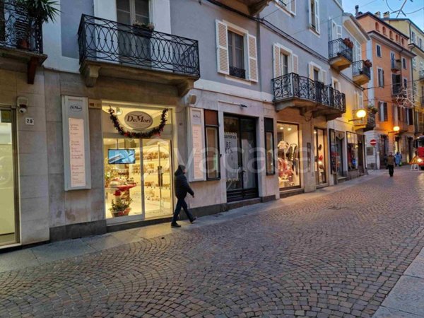 negozio in vendita a Biella in zona Centro Città