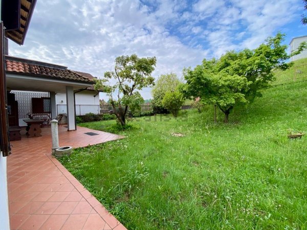 appartamento in vendita a Biella in zona Cossila