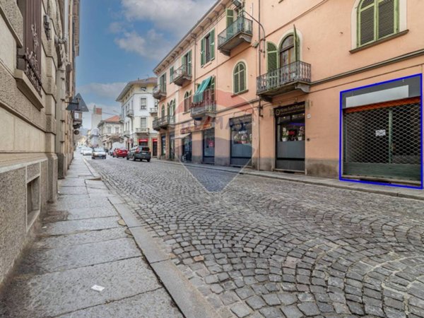negozio in vendita a Biella in zona Centro Città
