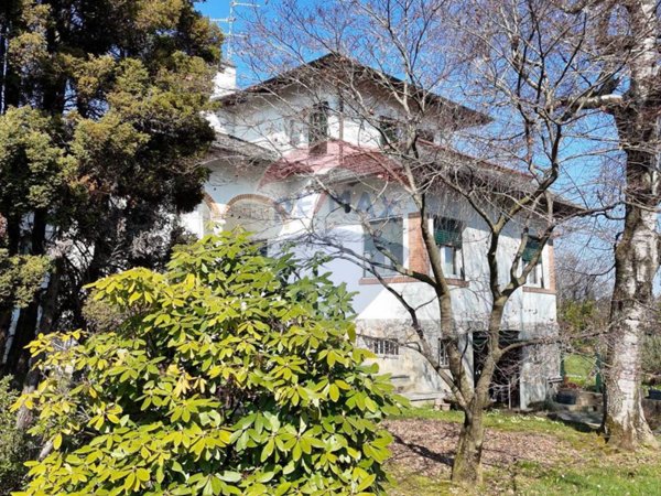 casa indipendente in vendita a Biella in zona Centro Città