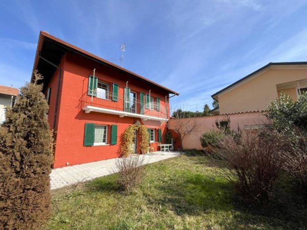 casa indipendente in vendita a Biella in zona Vandorno