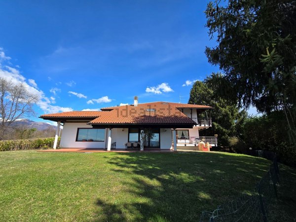 casa indipendente in vendita a Biella in zona Centro Città