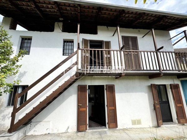 casa indipendente in vendita a Biella in zona Chiavazza