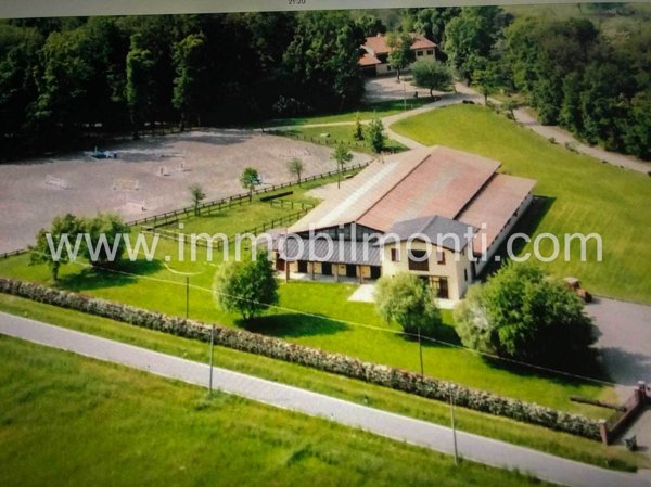 casa indipendente in vendita a Biella in zona Centro Città