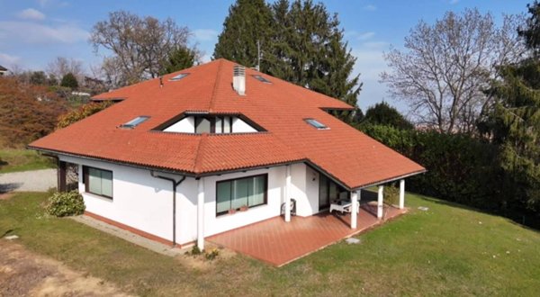 casa indipendente in vendita a Biella in zona Centro Città