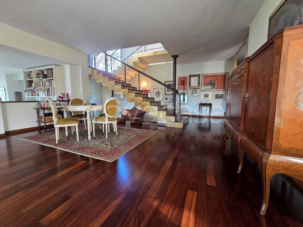 casa indipendente in vendita a Biella in zona Centro Città
