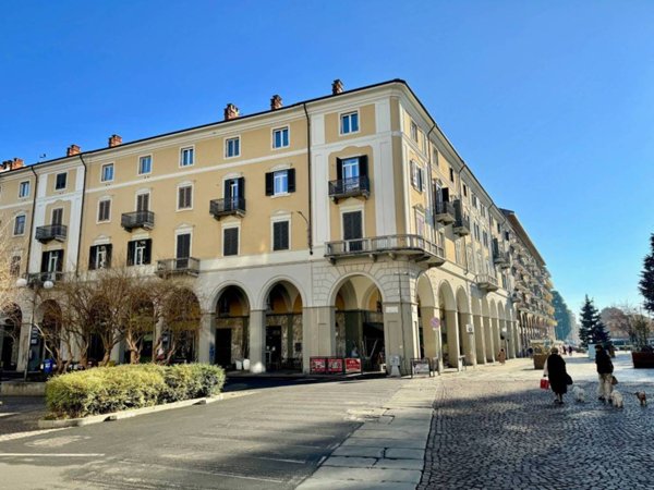 appartamento in vendita a Biella in zona Centro Città