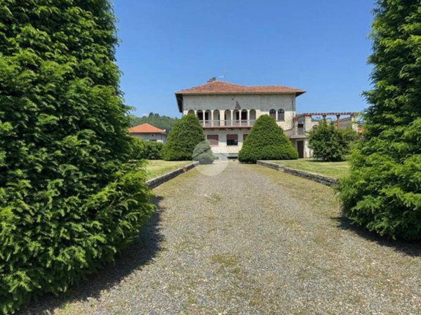 casa indipendente in vendita a Biella in zona Centro Città