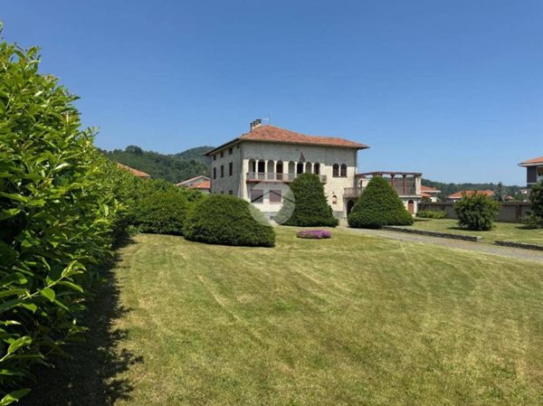 casa indipendente in vendita a Biella in zona Centro Città