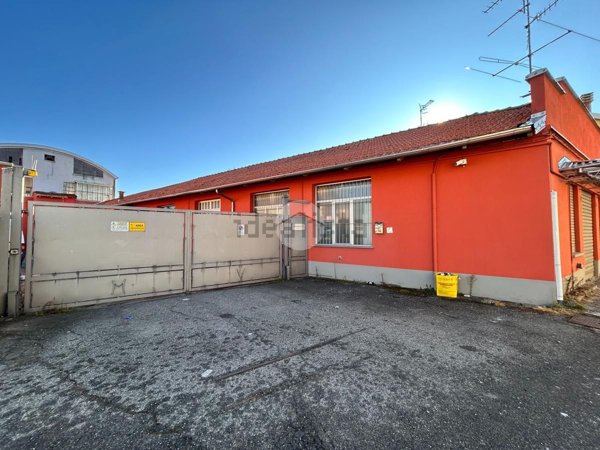 capannone in vendita a Biella in zona Chiavazza