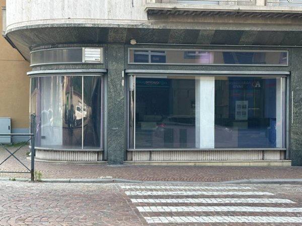 negozio in vendita a Biella in zona Centro Città