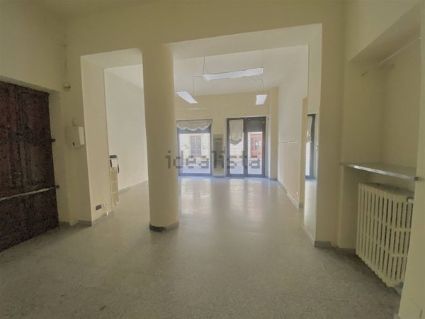 negozio in vendita a Biella in zona Centro Città