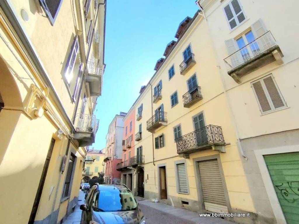 appartamento in vendita a Biella in zona Centro Città