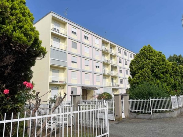 appartamento in vendita a Biella in zona Centro Città
