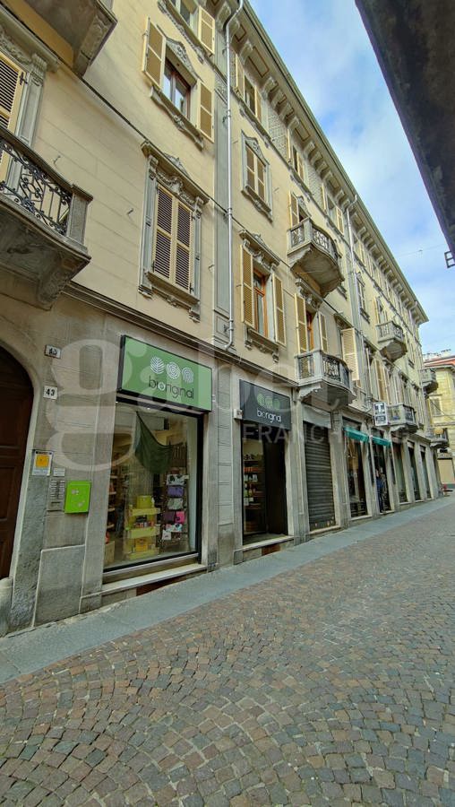 negozio in vendita a Biella in zona Centro Città