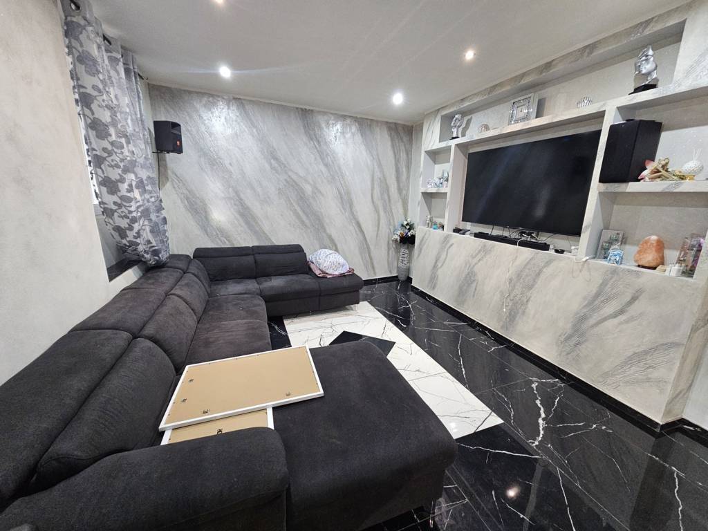 casa indipendente in vendita a Biella in zona Chiavazza