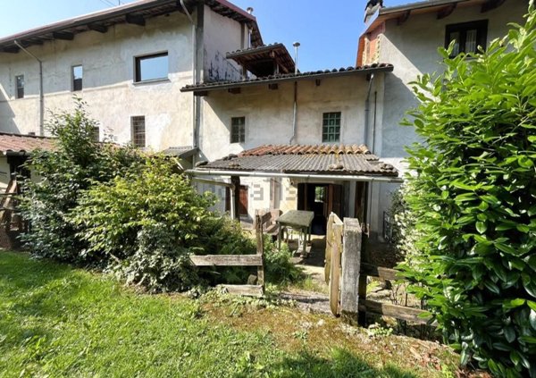casa indipendente in vendita a Biella in zona Pavignano