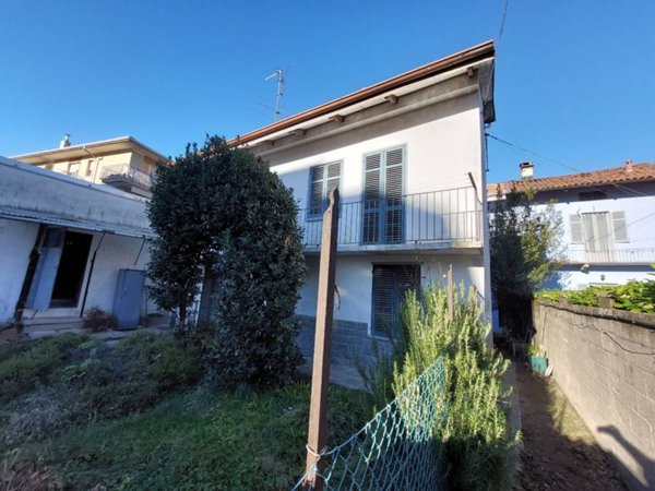 casa indipendente in vendita a Biella in zona Chiavazza