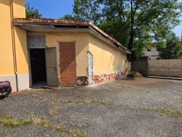 locale commerciale in vendita a Biella in zona San Biagio