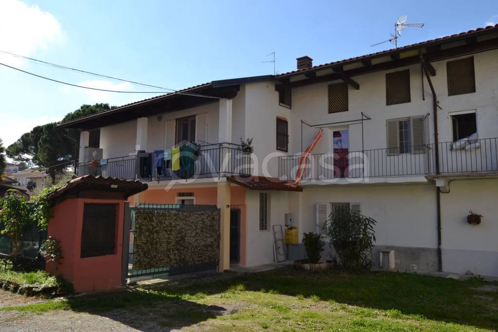casa indipendente in vendita a Biella in zona Chiavazza