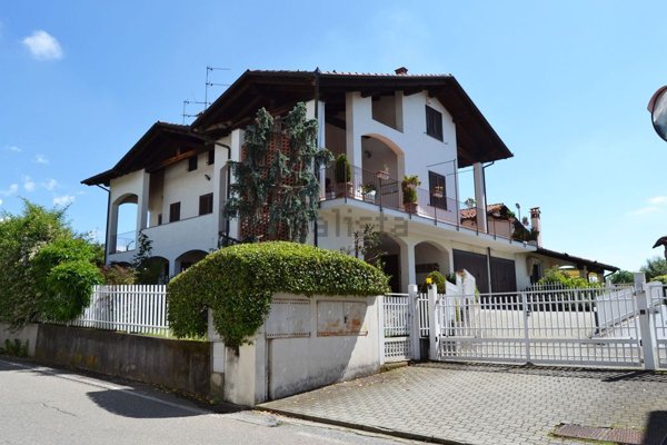 casa indipendente in vendita a Biella