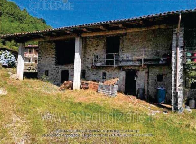 casale in vendita a Biella in zona Oropa
