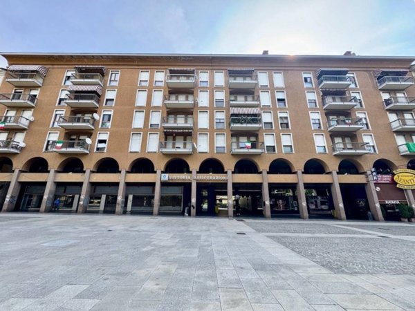 ufficio in vendita a Biella in zona Centro Città