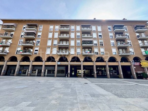 ufficio in vendita a Biella in zona Centro Città