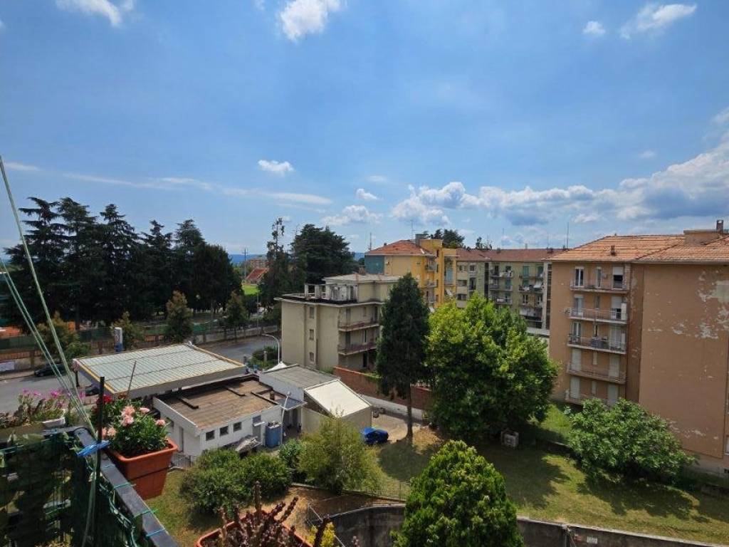 appartamento in vendita a Biella in zona Centro Città