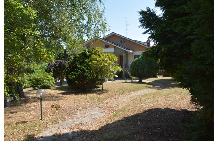 casa indipendente in vendita a Biella