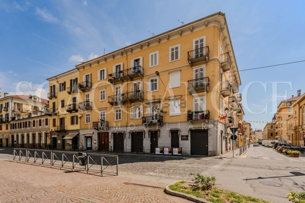 appartamento in vendita a Biella in zona Centro Città