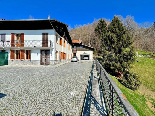 casa indipendente in vendita a Biella in zona Vandorno
