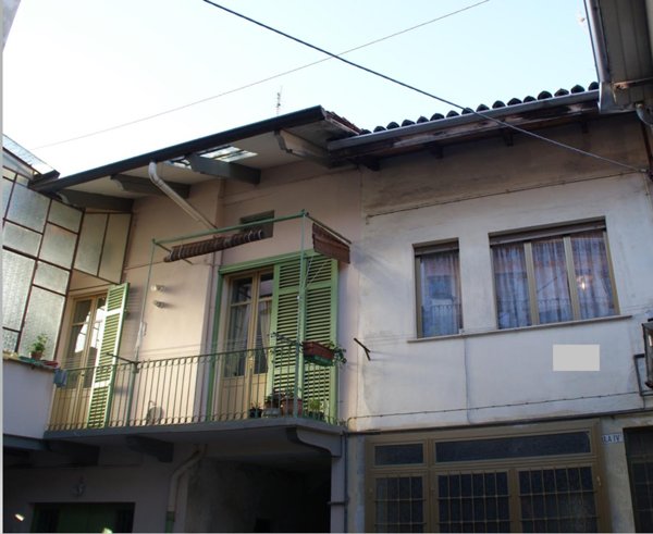 casa indipendente in vendita a Biella in zona Chiavazza