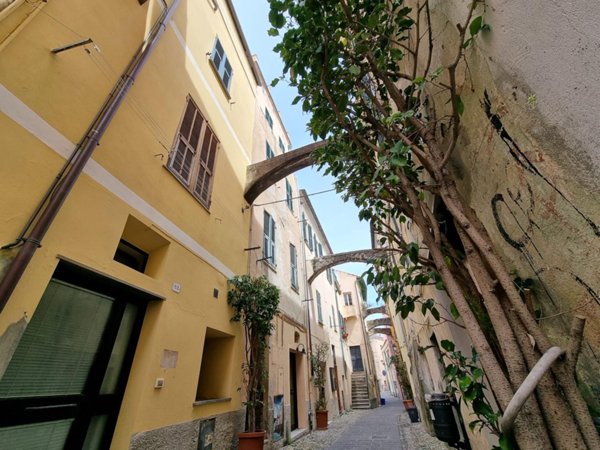 appartamento in vendita a Biella in zona Centro Città