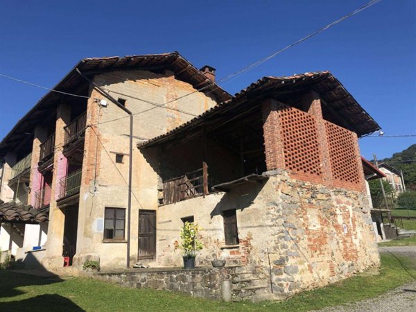 casale in vendita a Biella in zona Cossila