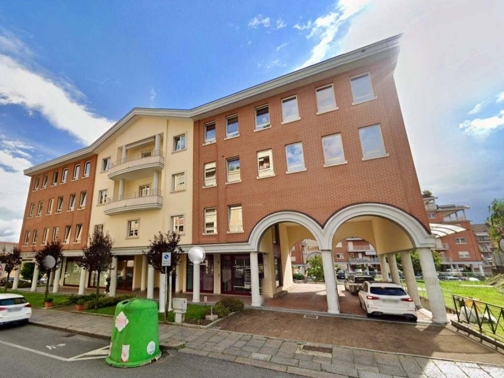 negozio in vendita a Biella in zona Centro Città