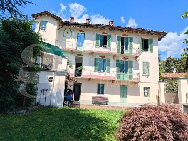 casa indipendente in vendita a Biella in zona Centro Città