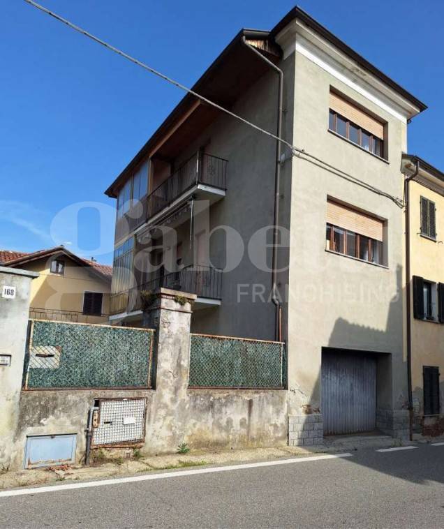 casa indipendente in vendita a Biella in zona Piazzo