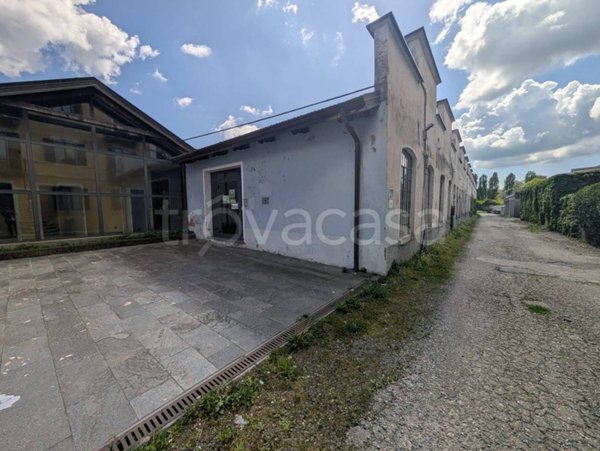 negozio in vendita a Biella in zona Chiavazza