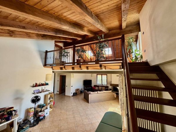casa indipendente in vendita a Biella in zona Piazzo