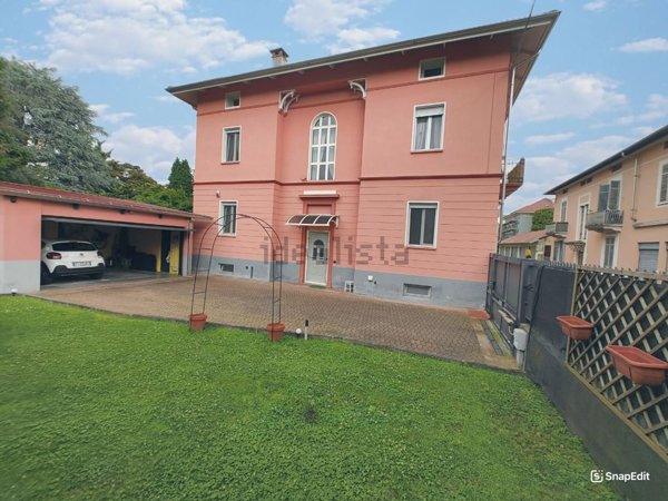 casa indipendente in vendita a Biella