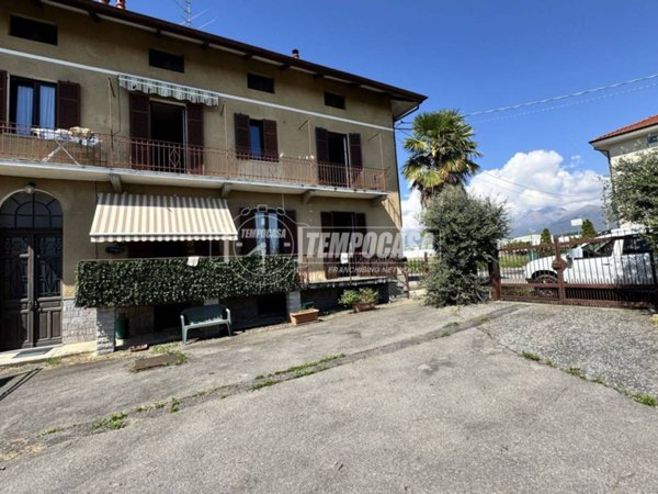 casa indipendente in vendita a Biella in zona Chiavazza