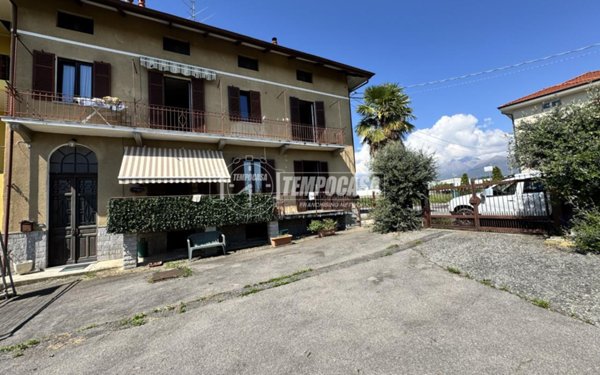 casa indipendente in vendita a Biella in zona Chiavazza
